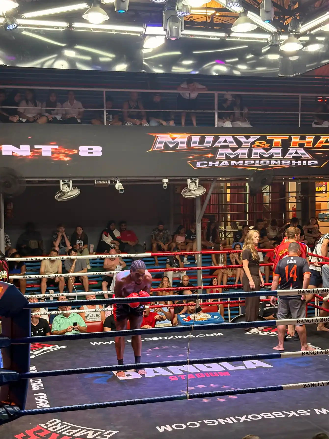 Combattant du Fight School Biarritz en garde sur le ring