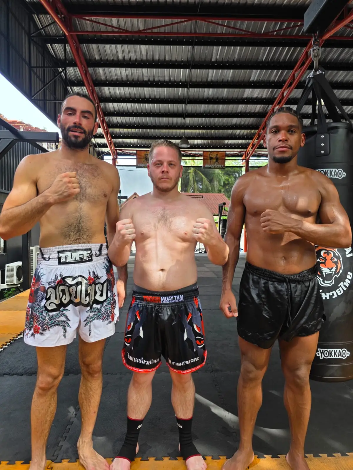 Athlètes du club à l'entraînement au camp en Thaïlande